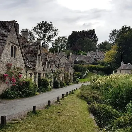 Graziers Cottage - Character Cotswold Cottage With Inglenook, Parking And Pub Nearby Cheltenham Exterior photo