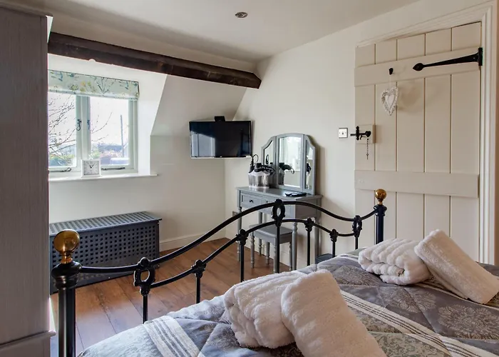 Graziers Cottage - Character Cotswold Cottage With Inglenook, Parking And Pub Nearby