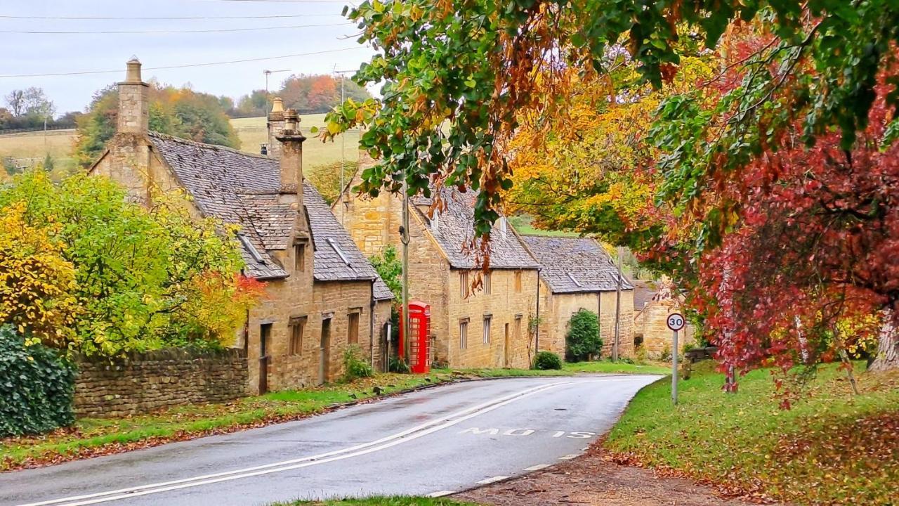 Graziers - Character Cotswold With Inglenook, Parking And Pub Nearby