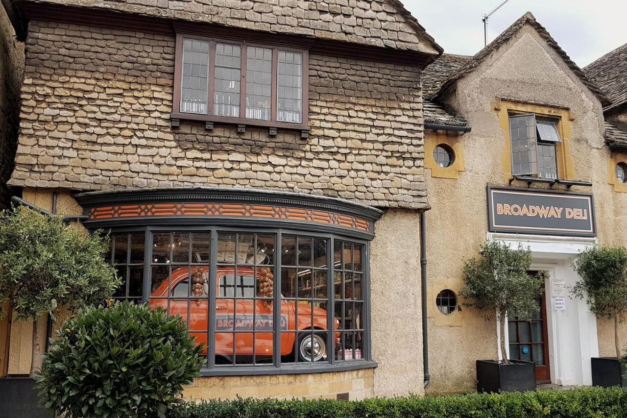 Graziers - Character Cotswold With Inglenook, Parking And Pub Nearby Holiday home