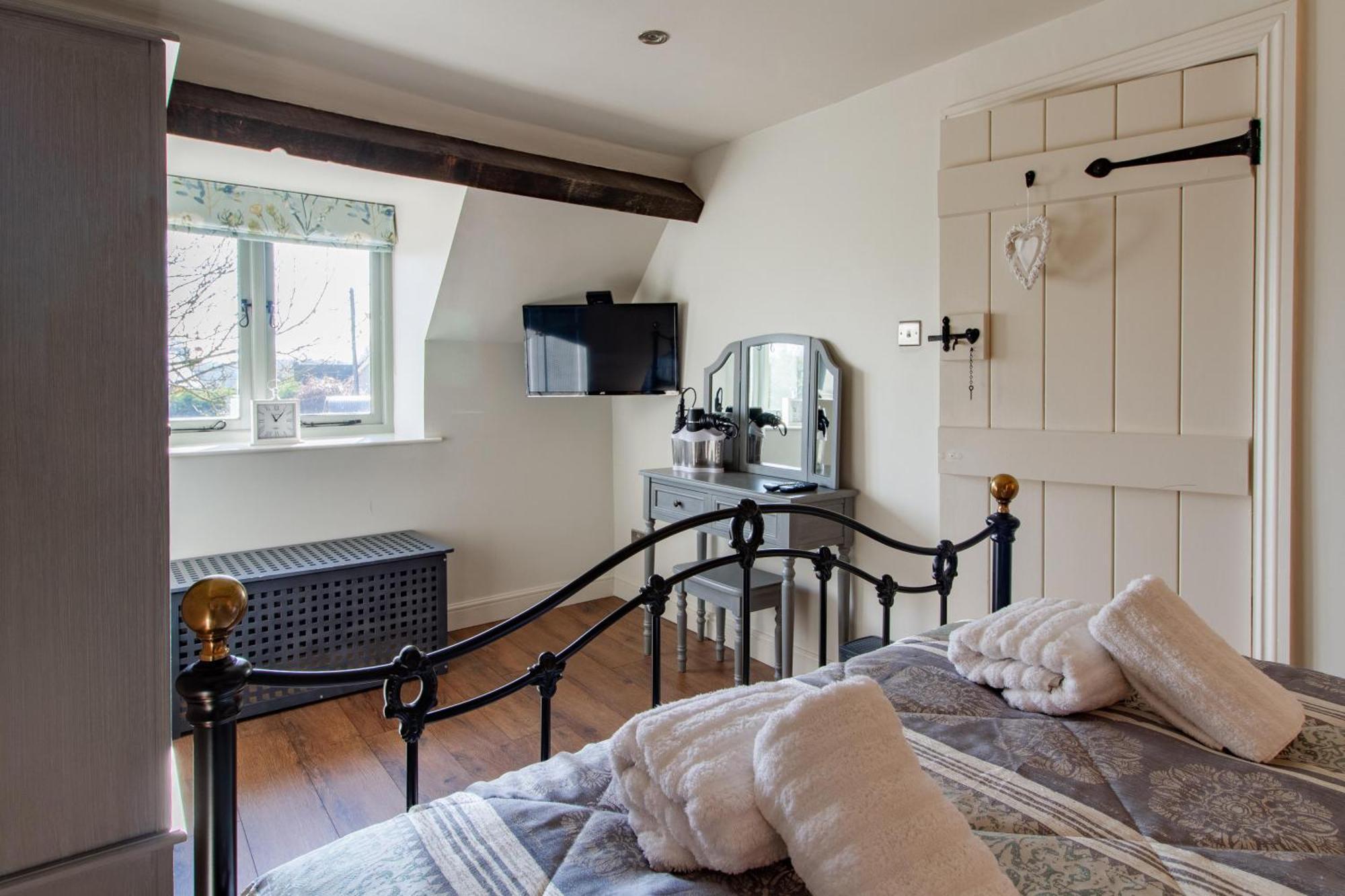 Holiday home Graziers - Character Cotswold With Inglenook, Parking And Pub Nearby *